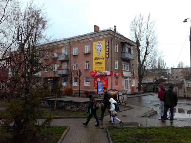 Щит 3x6,  Азовський пр. / Шмідта вул. (вертикальний на фасаді)